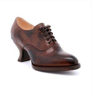 Oak Tree Farms Janet Brown Size 10 with Box